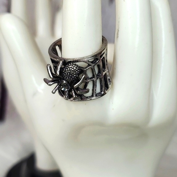 Y2K Rhinestone Hot Topic Jumping Spider Cobweb Web Black Cuff Ring Halloween - Picture 3 of 16